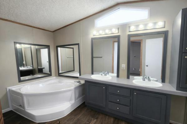 2005 American Homestar Corp Galaxy Mobile Home