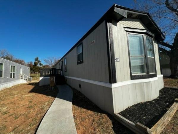 Photo 1 of 2 of home located at 601 S Vista Ln Lot #254 Edmond, OK 73034