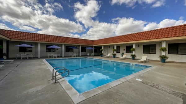 1990 Golden West Homes Country Estate  Home