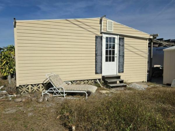 Photo 1 of 2 of home located at 5611 Bayshore Rd, Lot 28 Palmetto, FL 34221