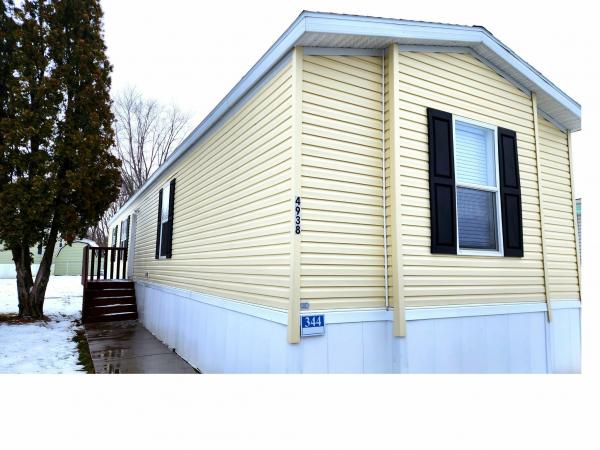 Photo 1 of 2 of home located at 4938 Woodale Court Lot 344 Davenport, IA 52806