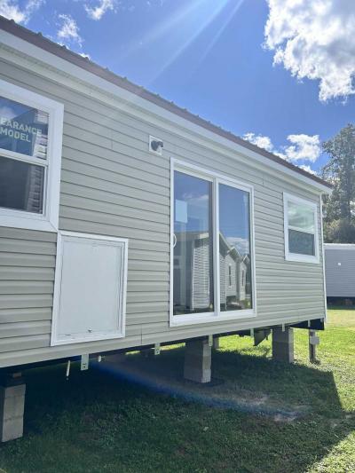 Photo 5 of 26 of home located at 931 NW 37th Ave Ocala, FL 34475