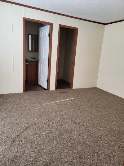 Photo 4 of 11 of home located at 1863 Collins Ct #32 Miilford, MI 48381