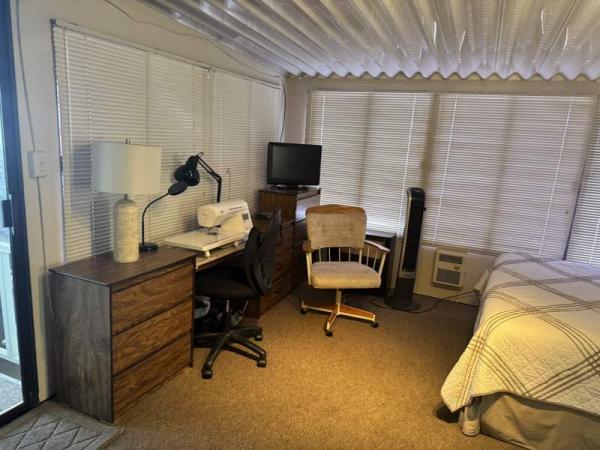 1985 Oaks Manufactured Home