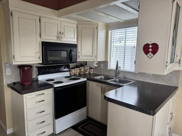 1992 Park Manufactured Home