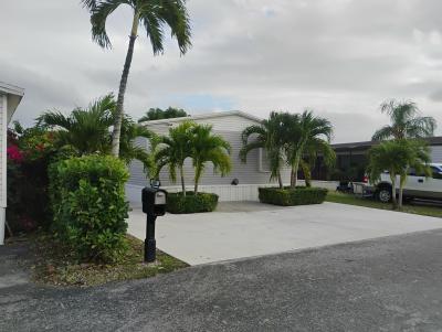 Photo 3 of 13 of home located at 34497 SW 187th Rd Homestead, FL 33034