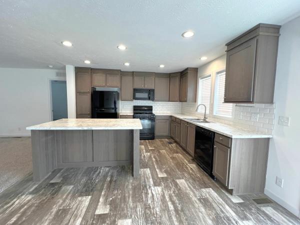 Photo 1 of 2 of home located at 5448 Suffolk Drive Lot 310 Holly, MI 48442