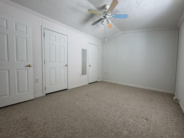 2005 Castle NA Mobile Home