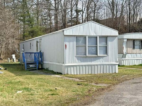 Photo 1 of 2 of home located at 591 Reams Ln London, KY 40744