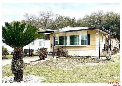 Mobile Home at 335 Oak Harbor Haines City, FL 33844
