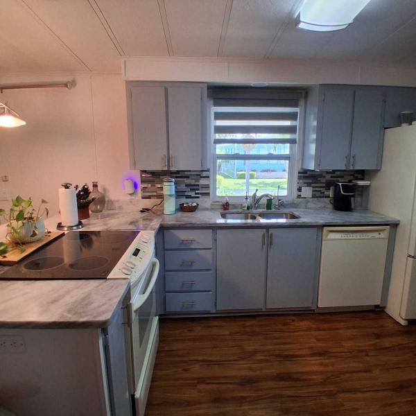 1985 Manufactured Home