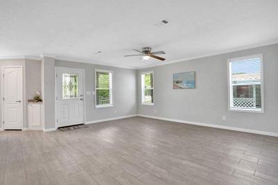 Photo 3 of 30 of home located at 822 Sunbird Terrace Lot #087 Sebring, FL 33872