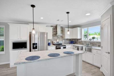 Photo 5 of 30 of home located at 822 Sunbird Terrace Lot #087 Sebring, FL 33872