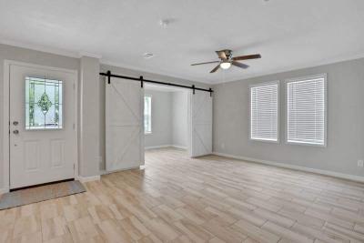 Photo 4 of 33 of home located at 119 Sunbird Square Lot #066 Sebring, FL 33872