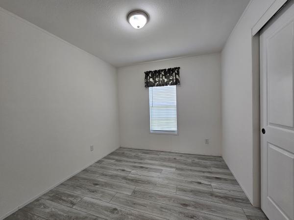 2023 Champion SIG3482C Mobile Home