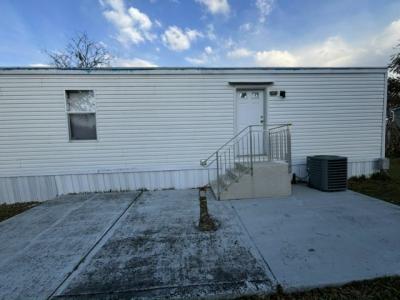 Photo 2 of 3 of home located at 1234 Reynolds Road, #102 Lakeland, FL 33801