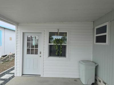 Photo 3 of 11 of home located at 7400 46th Ave. N Lot #227 Saint Petersburg, FL 33709