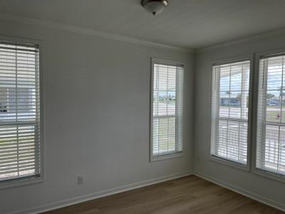 Photo 4 of 20 of home located at 7608 Lakeshore Drive Ellenton, FL 34222