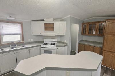 Mobile Home at 142 South Carolina Ave Lot 142Sc Elyria, OH 44035