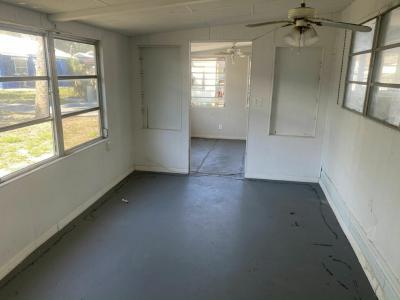 Photo 5 of 17 of home located at 1 Circle Dr Mount Dora, FL 32757