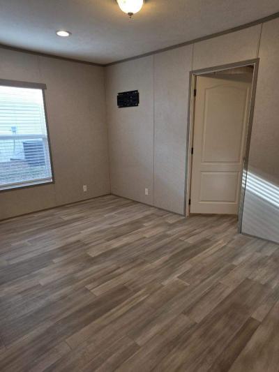 Photo 5 of 21 of home located at 2710 N Farm Rd 137 #214 Springfield, MO 65803