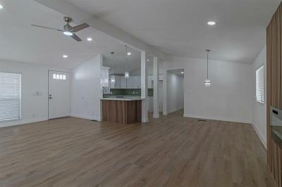 Photo 5 of 22 of home located at 8122 W. Flamingo Rd. Las Vegas, NV 89147