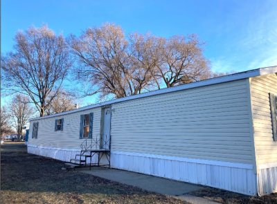 Mobile Home at 1907 Eric Ave Waterloo, IA 50707