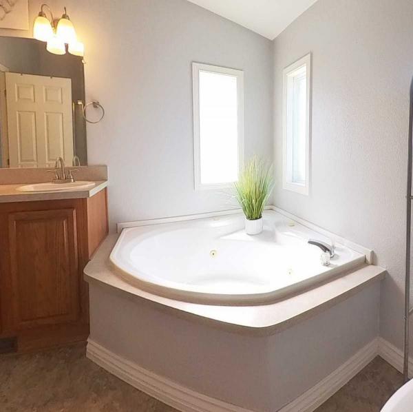 2003 Skyline Oak Manor Manufactured Home