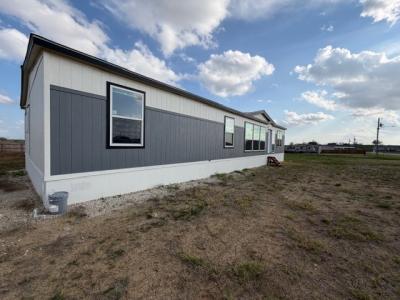 Photo 2 of 24 of home located at 149 Castellana Way Elgin, TX 78621