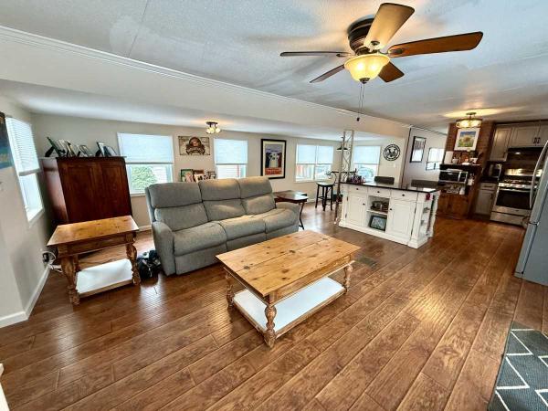 1972 Park Estate Mobile Home