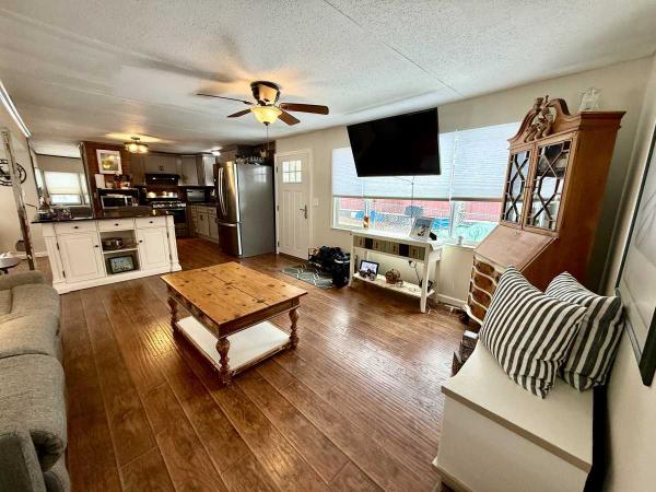 1972 Park Estate Mobile Home