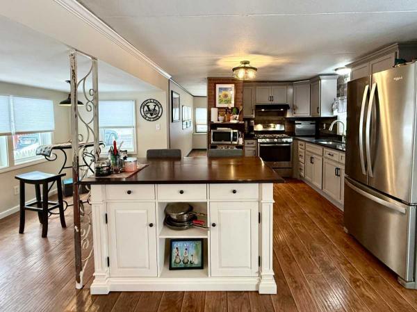 1972 Park Estate Mobile Home