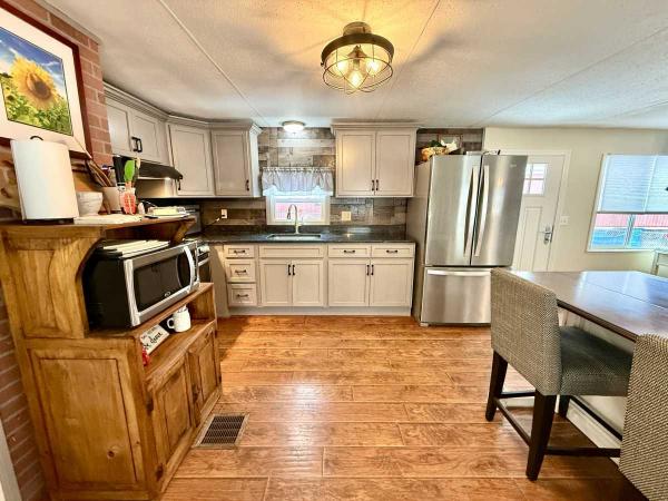 1972 Park Estate Mobile Home