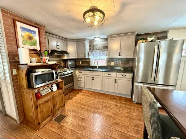 1972 Park Estate Mobile Home