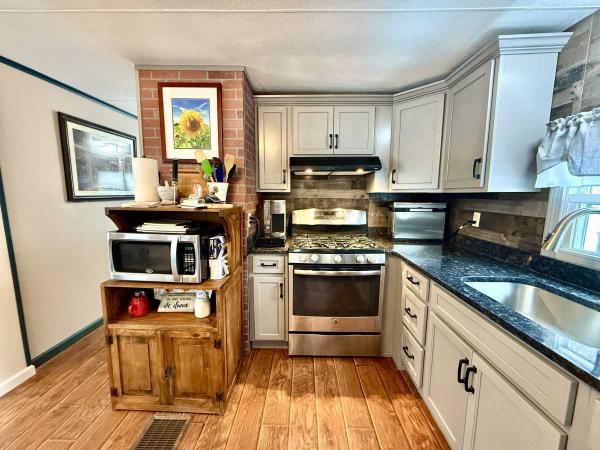 1972 Park Estate Mobile Home