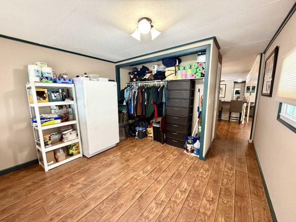 1972 Park Estate Mobile Home