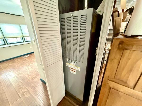 1972 Park Estate Mobile Home