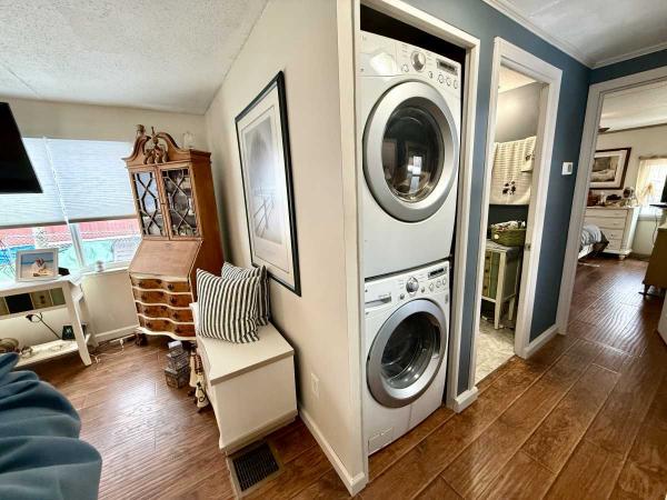 1972 Park Estate Mobile Home