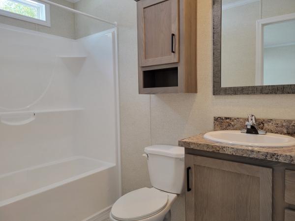 2022 Champion RA1670216 Mobile Home