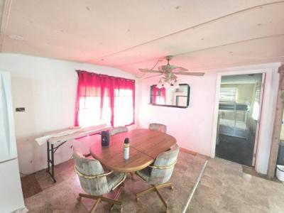 Photo 4 of 7 of home located at 4000 24th St N Unit 821 Saint Petersburg, FL 33714