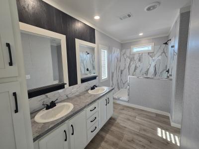 Photo 3 of 10 of home located at 412 Pineland Avenue Kyle, TX 78640