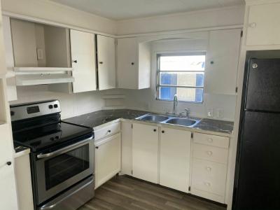 Photo 5 of 10 of home located at 5 Tavares Road Mount Dora, FL 32757