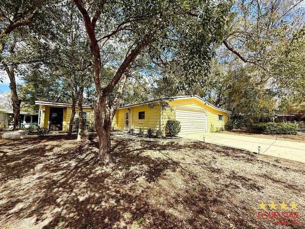 Photo 1 of 2 of home located at 527 Nutmeg Circle Deland, FL 32724