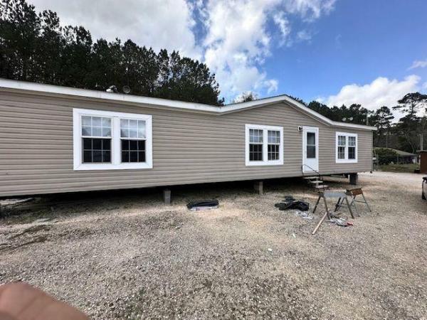 Photo 1 of 2 of home located at Repo Depot (Refurb Lot Only) 500 W Presley Blvd (Main Lot 9 McComb, MS 39648