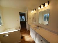 1980 Roberts Castlewood Manufactured Home