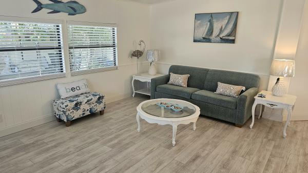 1986 Palm PH4467 Mobile Home