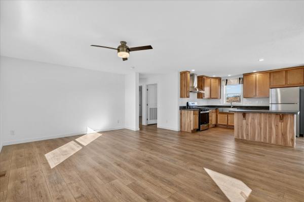2025 Fairmont 729 430LE28563A  Home