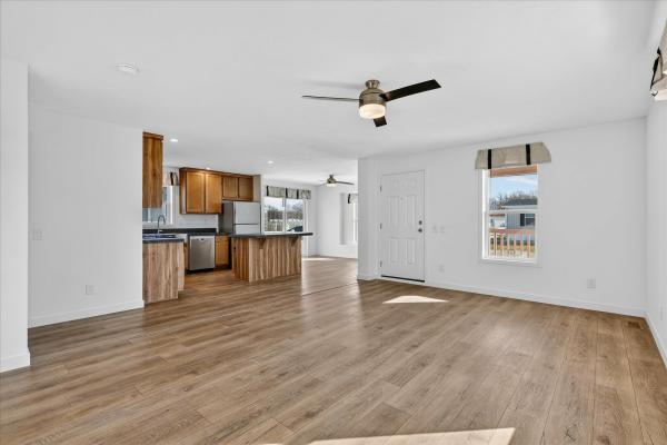 2025 Fairmont 729 430LE28563A  Home