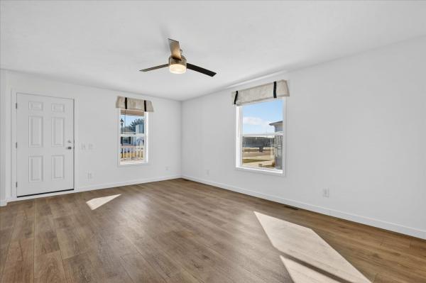 2025 Fairmont 729 430LE28563A  Home