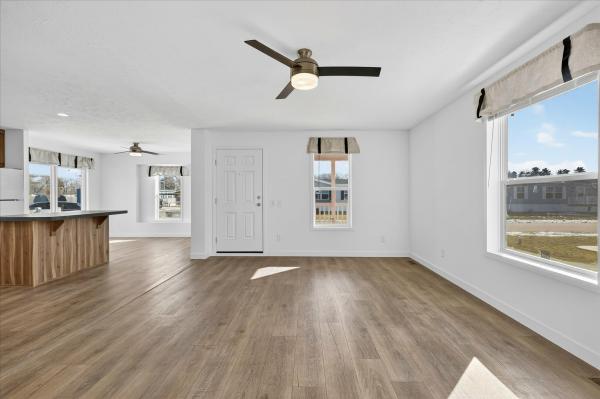 2025 Fairmont 729 430LE28563A  Home